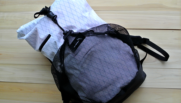 ホワイトバックパック