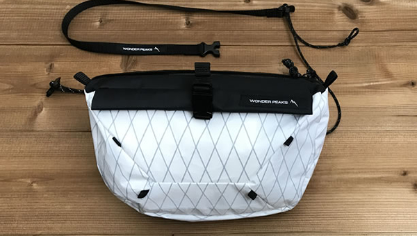 サコッシュホワイト